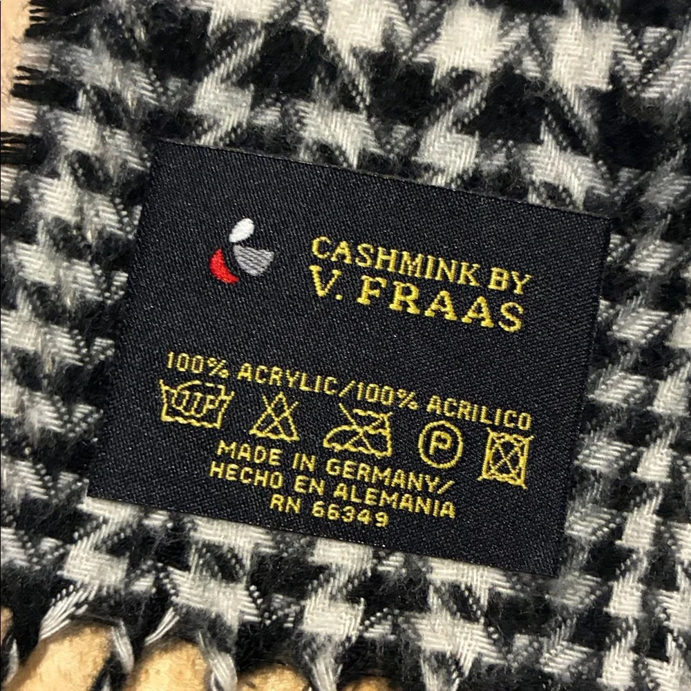 Cashmink by V. Fraas Black and White Houndstooth Acrylic Scarf with fringe